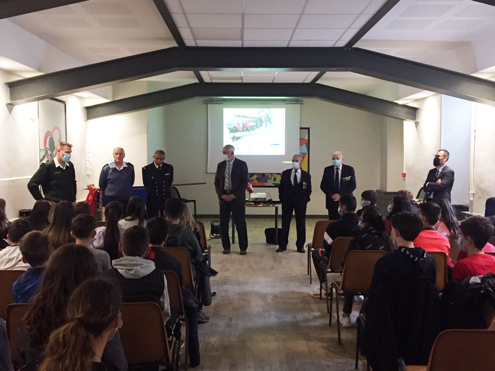 Collège Saint-Louis : Inauguration de la 1ère Ecole de Porte-Drapeaux en Haute-Loire